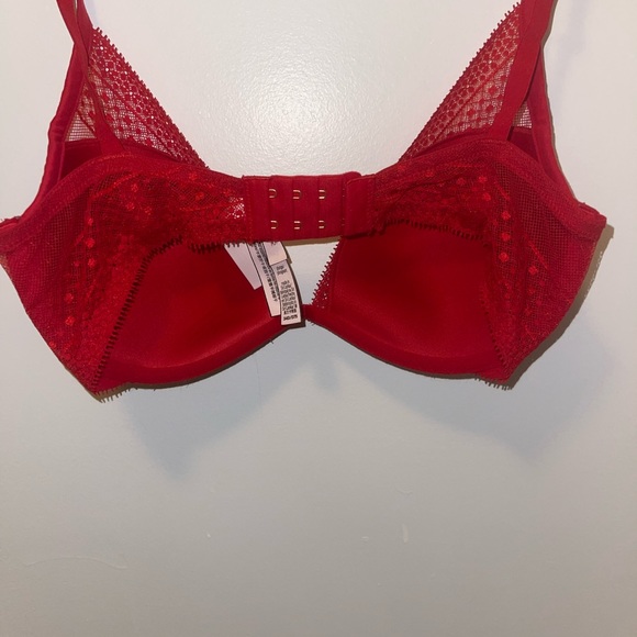 Victoria Secret Push Up Bra- 34D - Picture 5 of 5